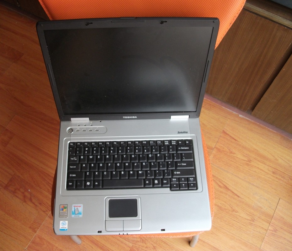 东芝L10笔记本.jpg