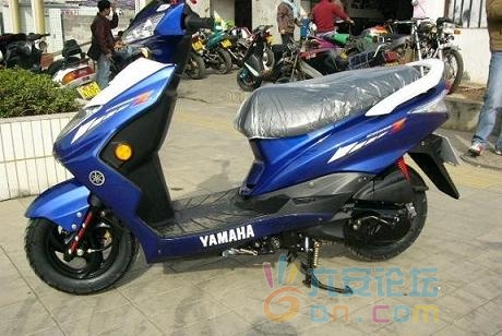 雅马哈摩托车迅鹰125.jpg