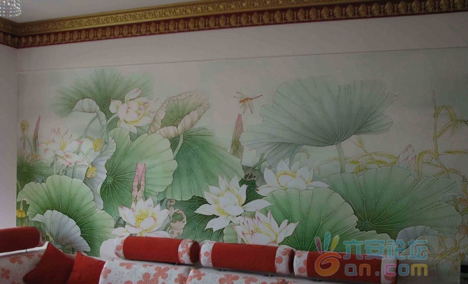 工笔荷花沙发墙.jpg