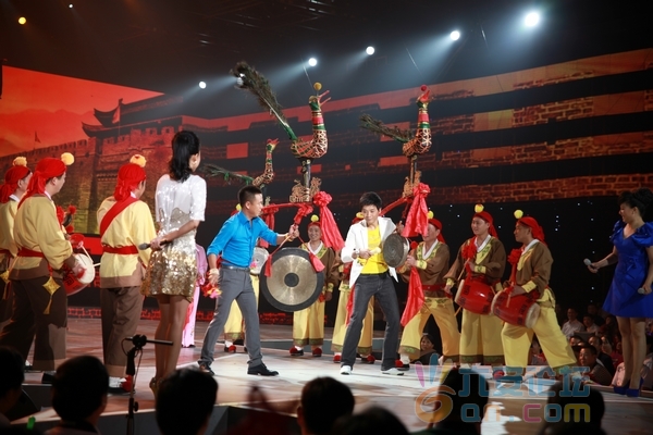 孙浩、汤子星学打寿州锣鼓