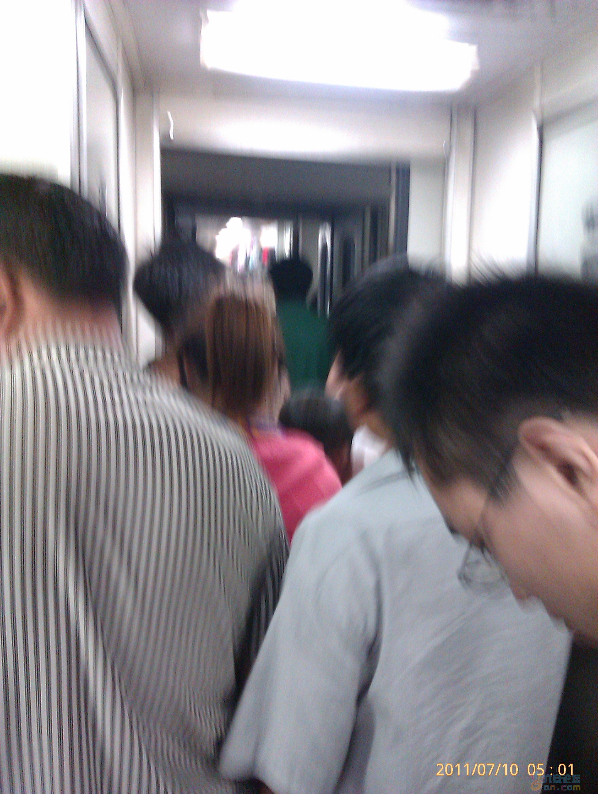 都站着，卧铺没有