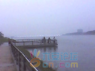 黄昏下的老淠河。