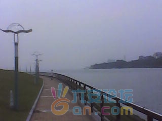 黄昏下的老淠河。