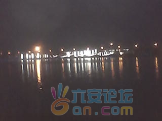 黄昏下的老淠河。