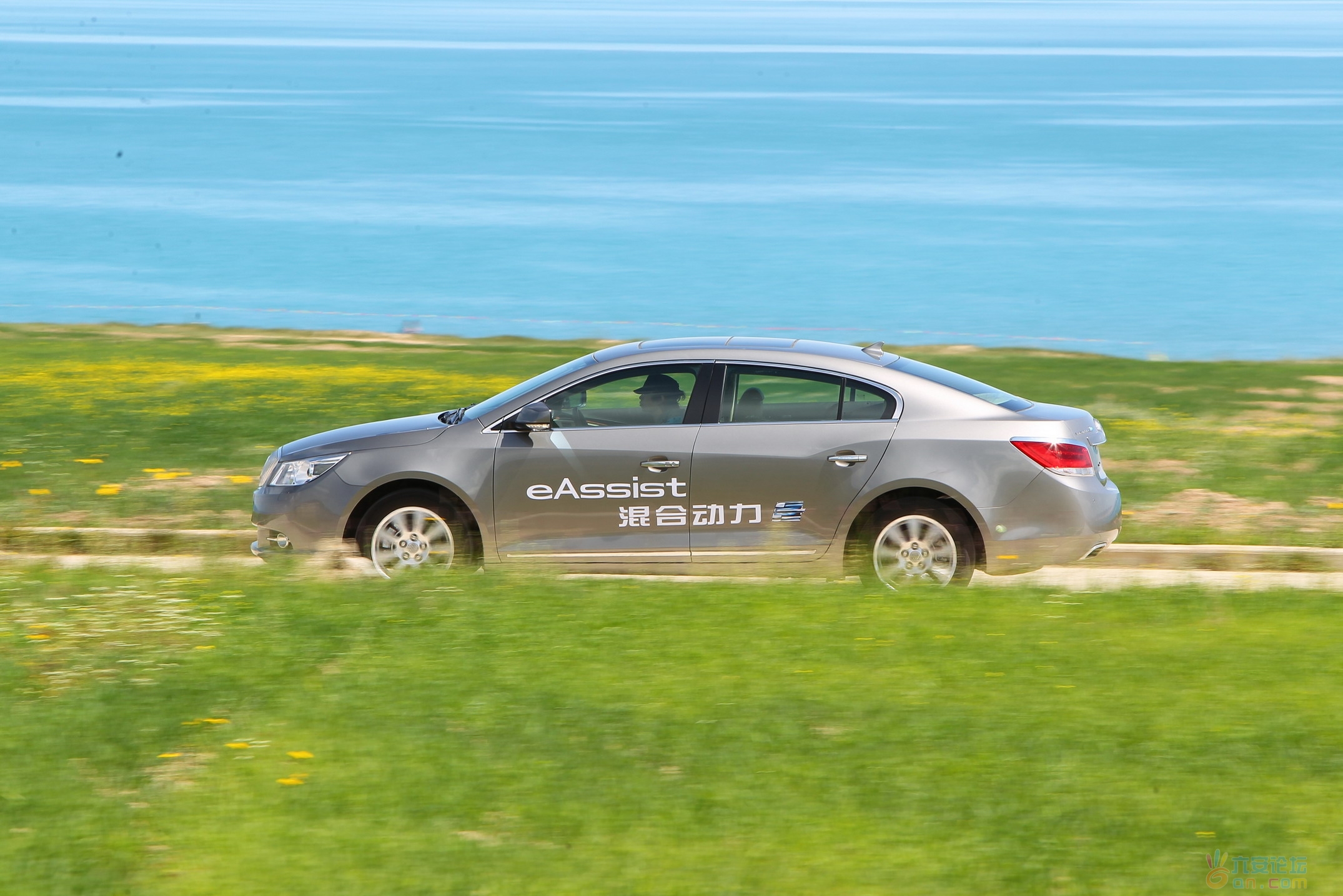 别克君越eAssist混合动力车.jpg