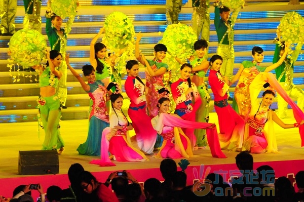 2011年扬州美女大赛頒奖盛典在市体育公园体育馆举行