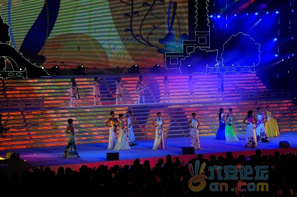 2011年扬州美女大赛頒奖盛典在市体育公园体育馆举行