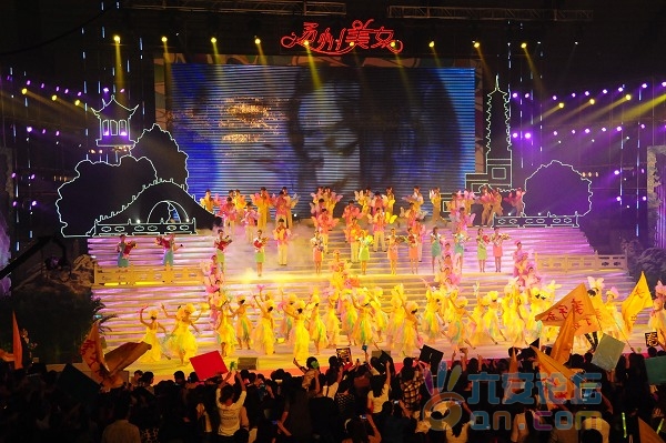 2011年扬州美女大赛頒奖盛典在市体育公园体育馆举行