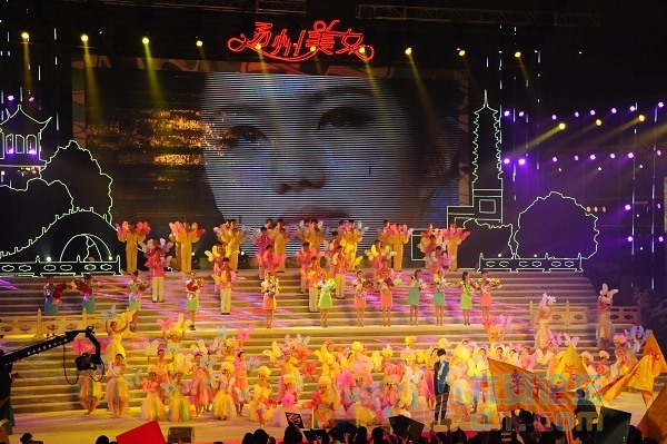 2011年扬州美女大赛頒奖盛典在市体育公园体育馆举行