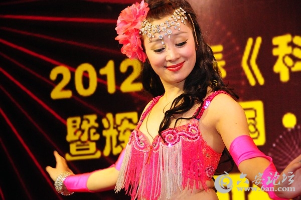 辉煌中国•时代精英人物”歌舞晚宴在 北京中裕世纪大酒店举行