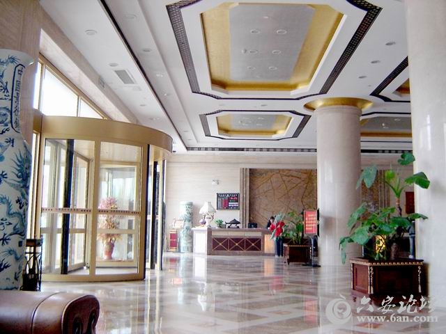 六安伯爵伯爵商务酒店大厅.jpg