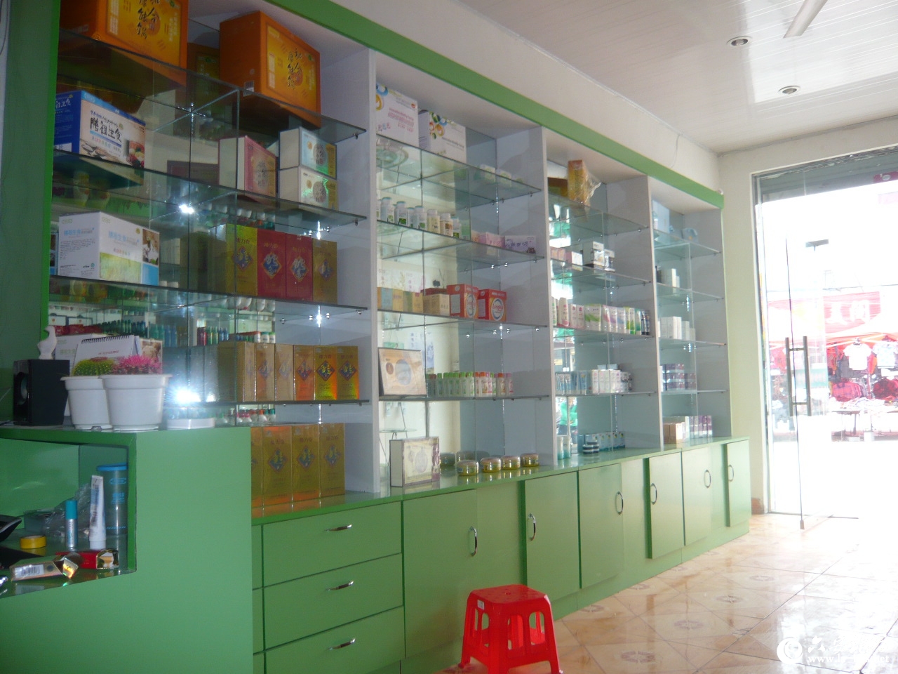 店内3.JPG