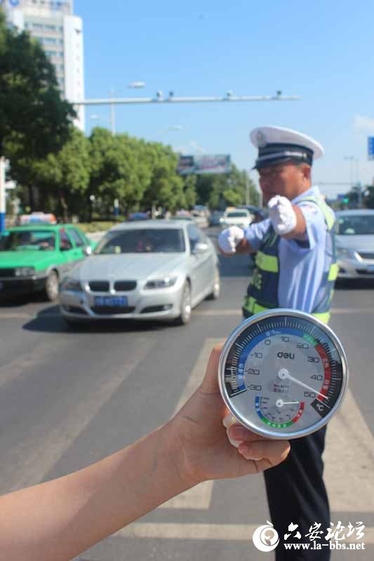 交警.jpg 交警.jpg