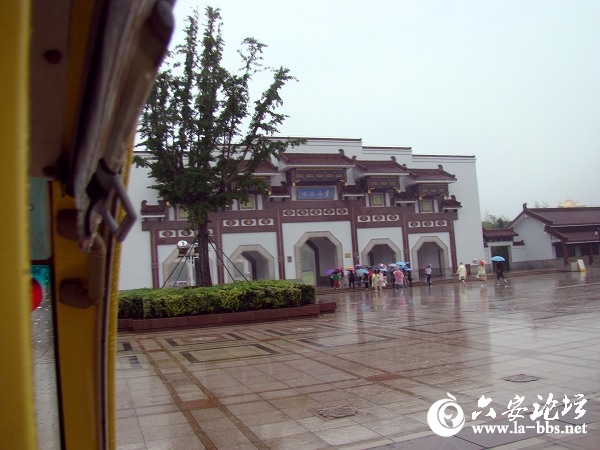 高入雲端的無錫的灵山大佛