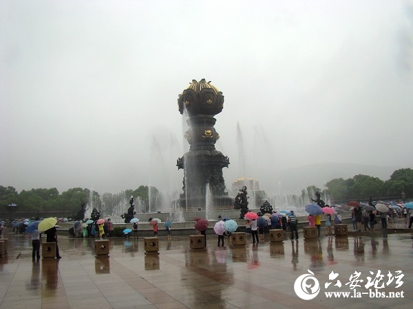 高入雲端的無錫的灵山大佛