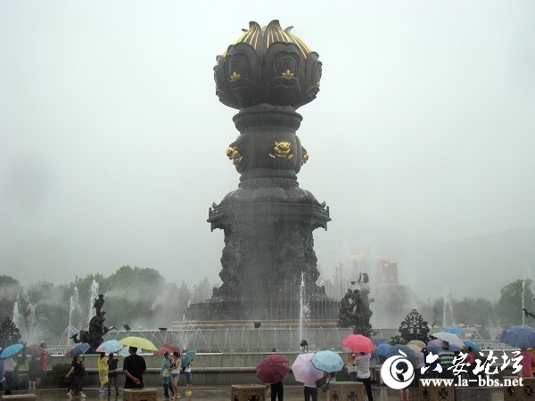 高入雲端的無錫的灵山大佛