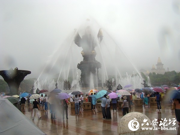 高入雲端的無錫的灵山大佛