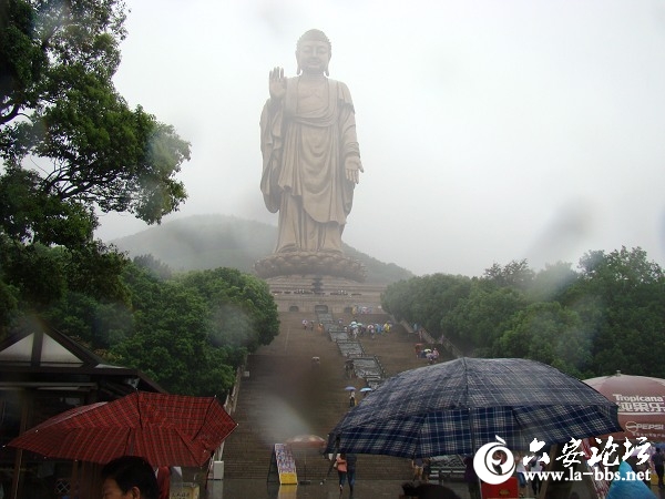 高入雲端的無錫的灵山大佛