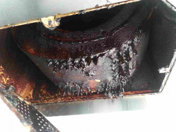 阿姨家从未清洗过的油烟机