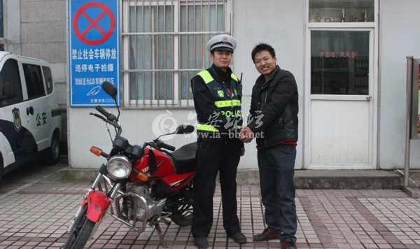 六安交警真赞  被盗车辆失而复得.jpg