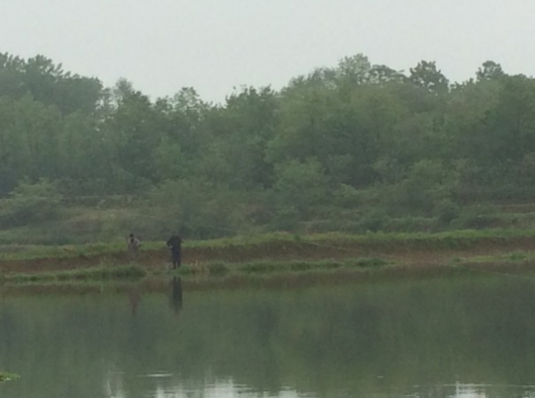 4.17 战金桥：11.到达地点，有当地钓友已经开干了！！.jpg
