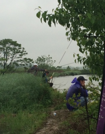 4.19 再战金桥：10.朋友传统钓，率先开钓，也是率先跑鱼！哈哈.jpg