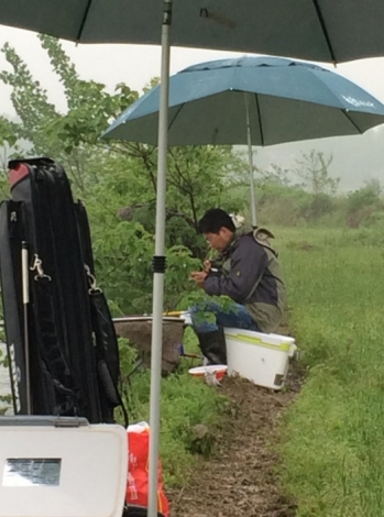 4.19 再战金桥：27.台钓穿蚯蚓的——认真！！.jpg