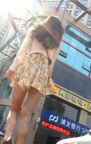 街头交易，豹纹长腿丝袜美女 (6).jpg