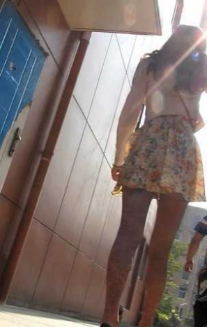 街头交易，豹纹长腿丝袜美女 (5).jpg