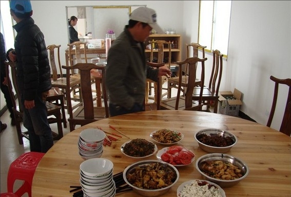 30.大灶 土鸡烧起来.jpg