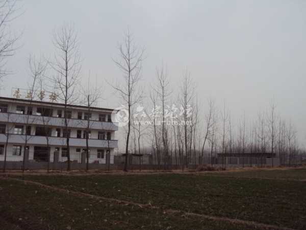 窗明几净的教学楼