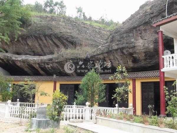 云居寺佛尊石窟