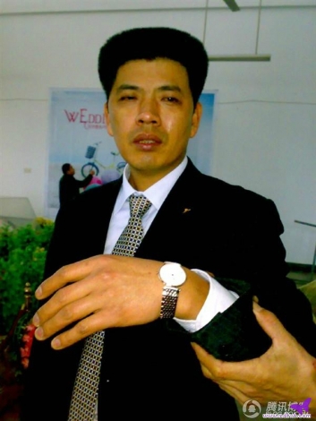 psbCA8H3HM6.jpg