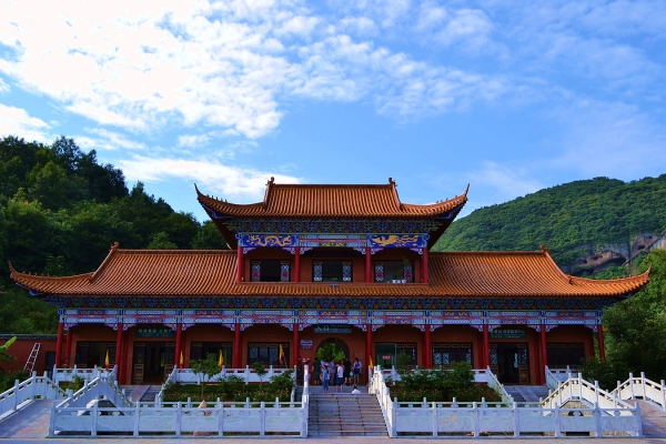 2014年7月20日游大别山石窟 (5).jpg