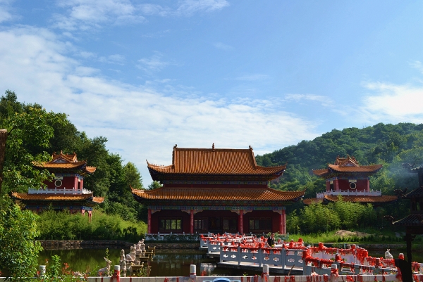 2014年7月20日游大别山石窟 (10).jpg