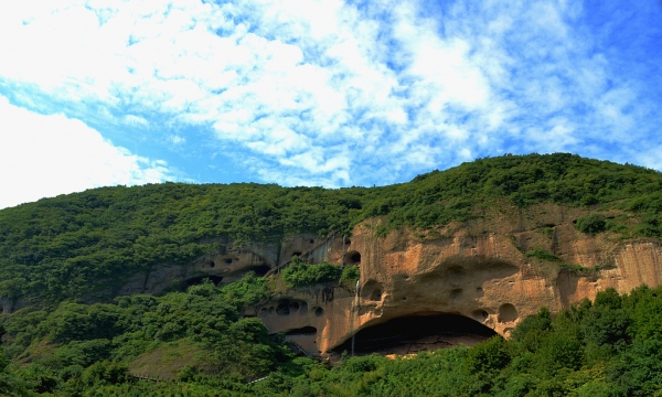 2014年7月20日游大别山石窟 (16).jpg