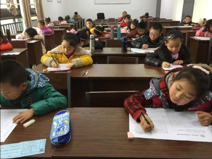 作文大赛现场3.jpg 作文大赛现场3.jpg