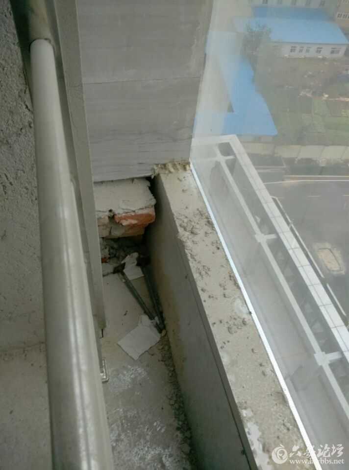 玻璃幕墙防火欠缺