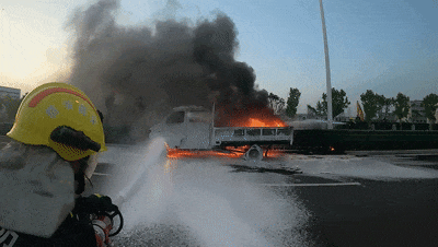 230241hn7vr7kz7ehs5777.gif