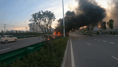 230241m2vjn72jo7m2jwou.gif