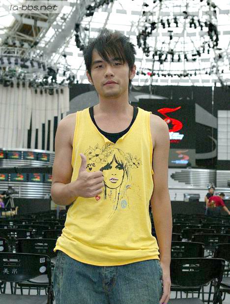 [转帖]周杰伦从小到大的照片....