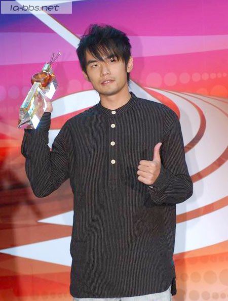 [转帖]周杰伦从小到大的照片....