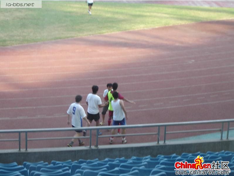 太霸道了！实拍范志毅殴打民工全过程(多图)