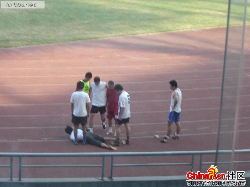 太霸道了！实拍范志毅殴打民工全过程(多图)