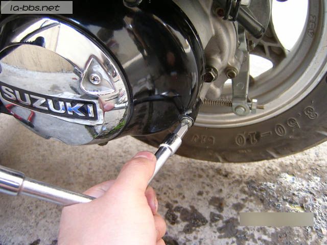 豪爵铃木（或轻骑铃木）AN系列踏板车换齿轮油