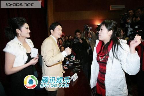 [原创]宋祖德2.5克拉钻戒向张钰求爱 一女子横刀夺爱