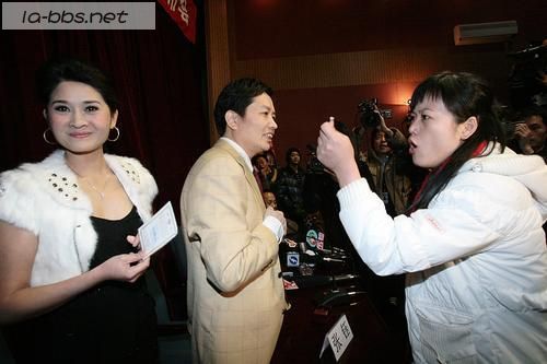 [原创]宋祖德2.5克拉钻戒向张钰求爱 一女子横刀夺爱