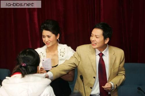 [原创]宋祖德2.5克拉钻戒向张钰求爱 一女子横刀夺爱