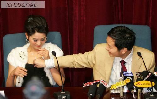 [原创]宋祖德2.5克拉钻戒向张钰求爱 一女子横刀夺爱