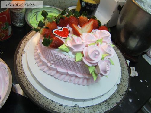 <font color=#FF69B4>[原创]整理照片，发现生日那天我自己做的蛋糕，哈哈</font>
